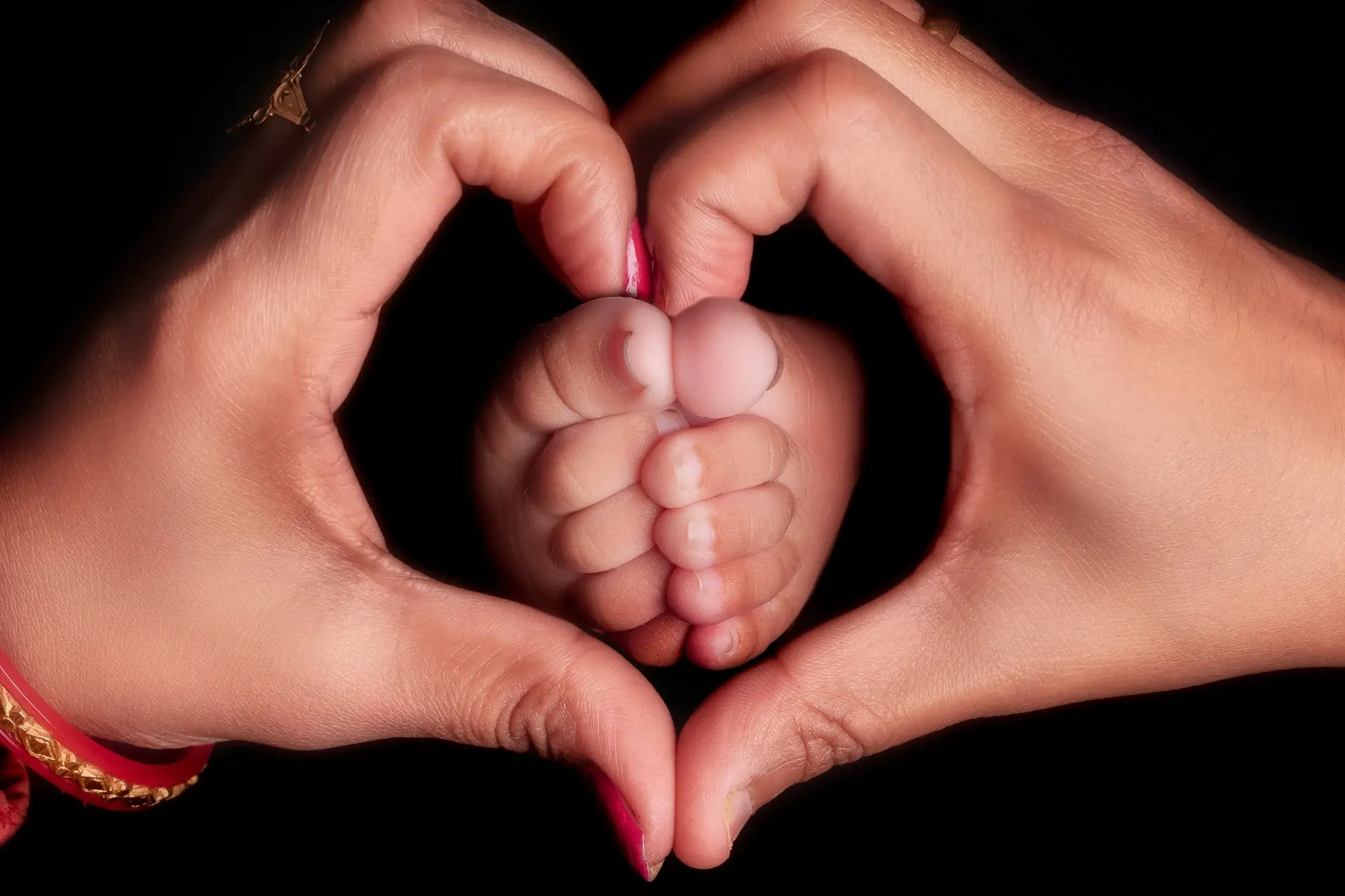 Ayurvedic postnatal recovery for IVF mothers — mother and newborn wellness through traditional Kerala Panchakarma therapies.