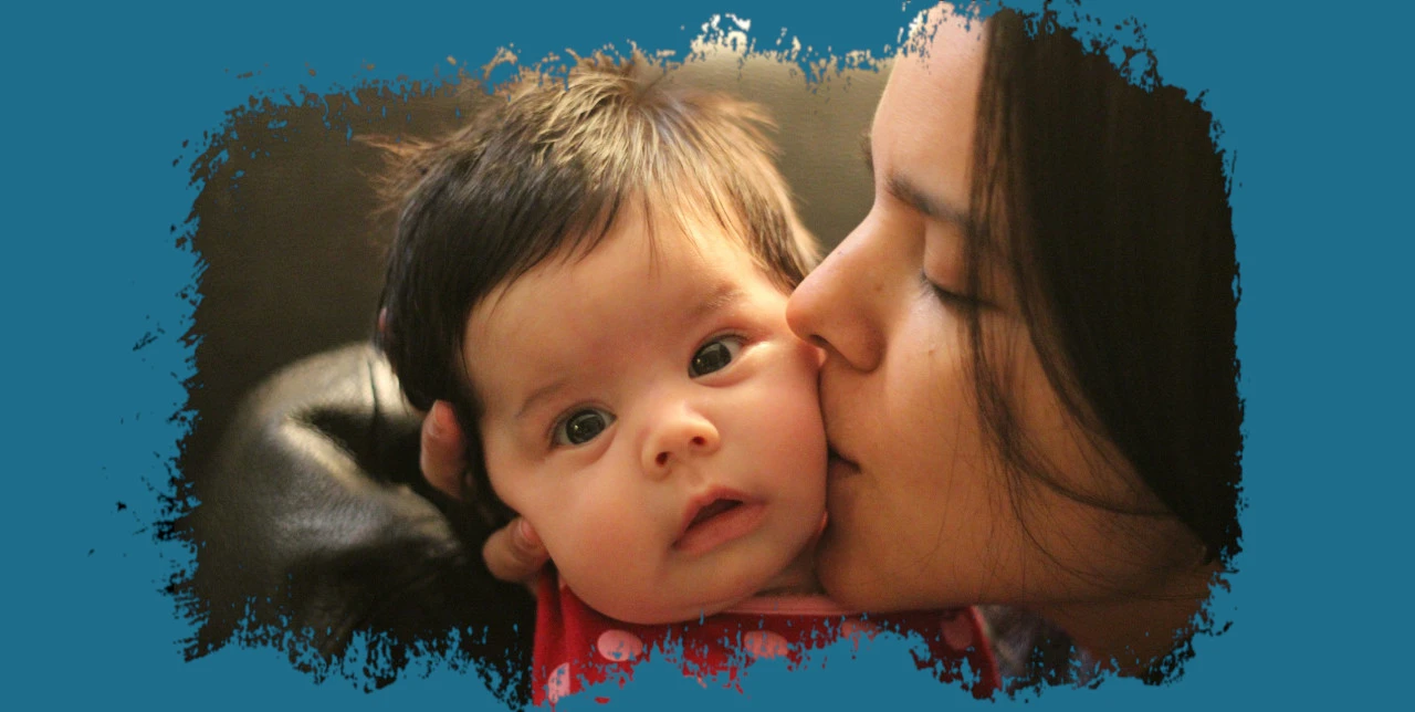 Postnatale Betreuung für Mutter und Baby, mit Fokus auf Erholung, Wohlbefinden und Bindung durch ayurvedische Therapien.