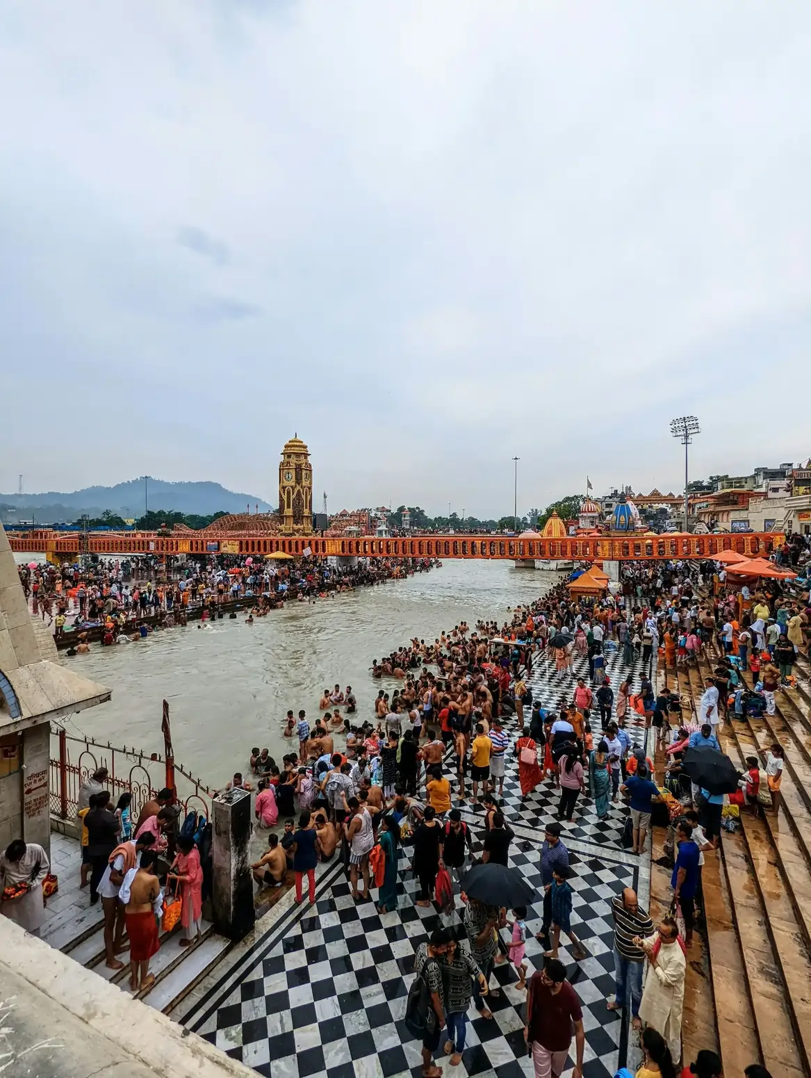 Viaggio panoramico da Haridwar a Barkot, che mostra valli lussureggianti e le montagne Shivalik prima del trekking a Yamunotri.