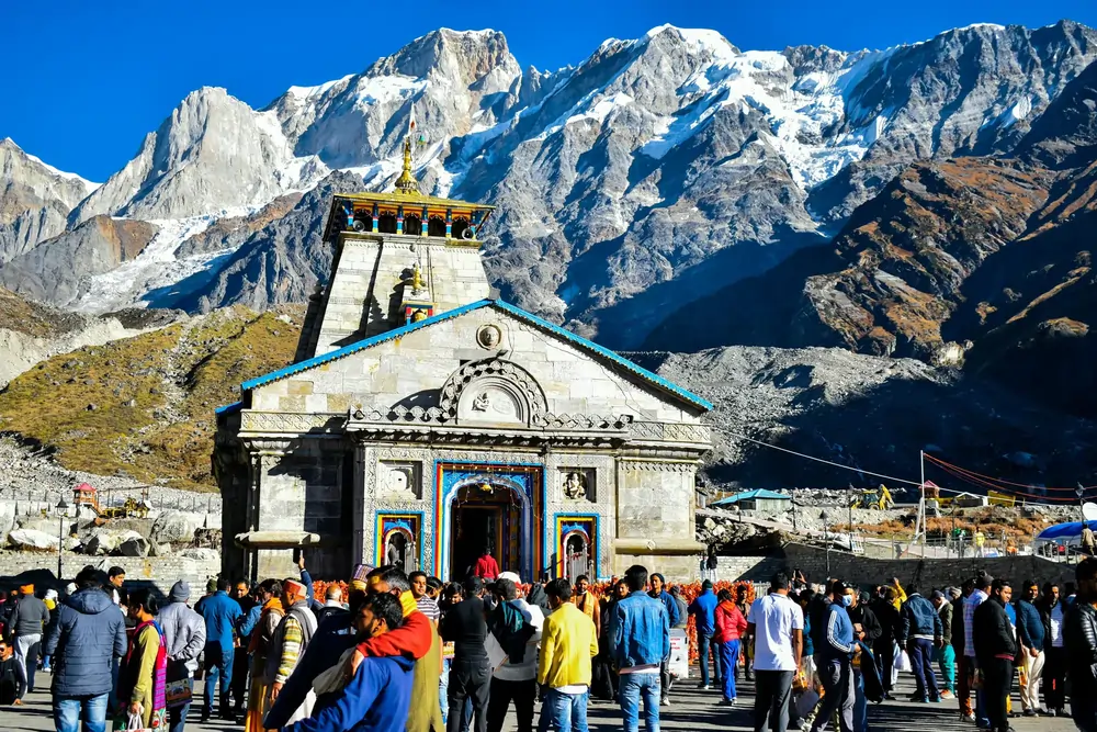 Ek Dham Yatra nach Kedarnath, ein heiliges hinduistisches Pilgerziel in Uttarakhand, das spirituelle Reisepakete in die Himalayas anbietet.