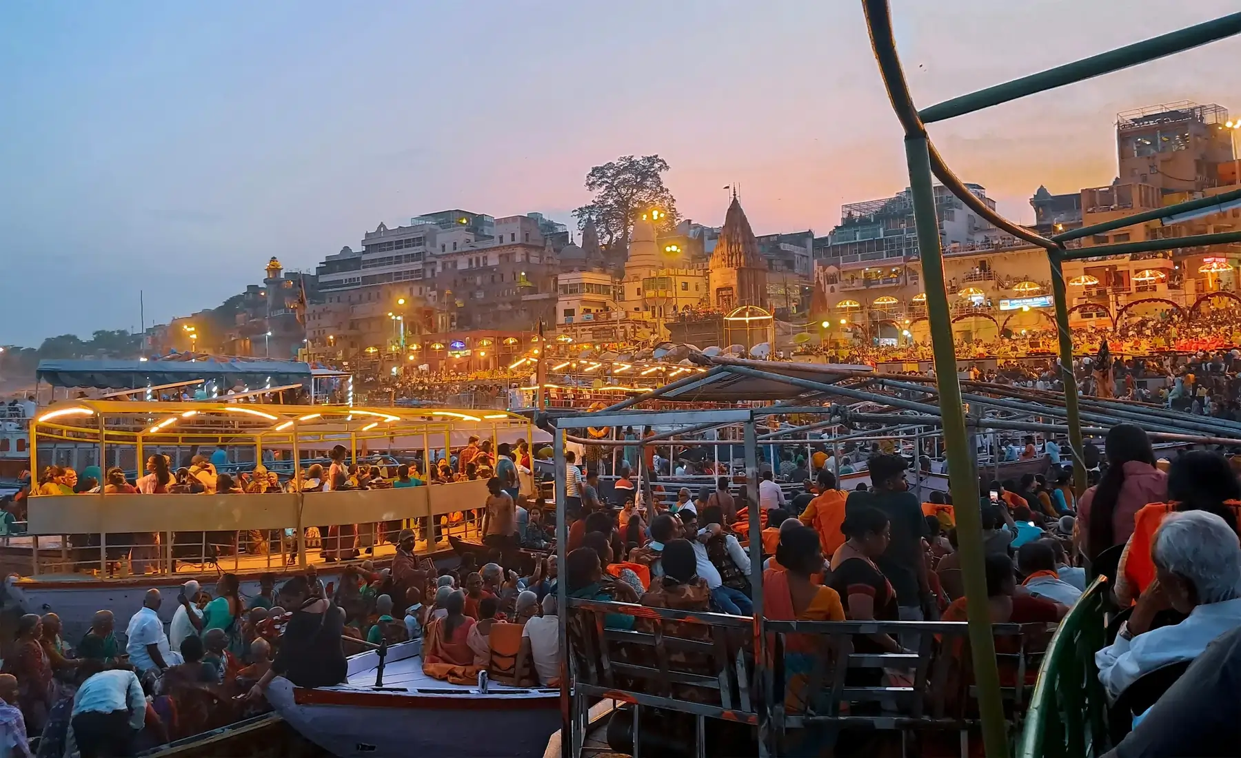 Prayagraj- und Ayodhya-Tour, die heilige hinduistische Pilgerstätten wie den Sangam in Prayagraj und Ram Janmabhoomi in Ayodhya erkundet.