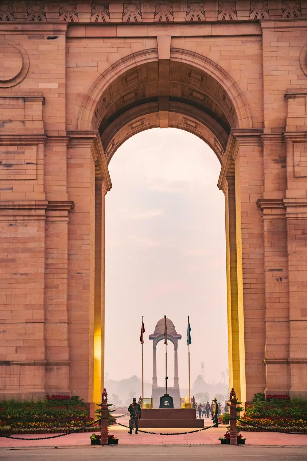 Tempio indù a Guptkashi, una destinazione chiave lungo il percorso del pellegrinaggio del Char Dham da Delhi, che evidenzia l'importanza dell'induismo in Uttarakhand_India.