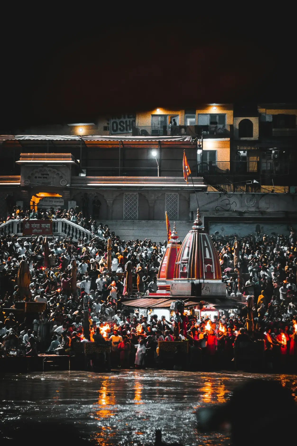 Percorso panoramico da Haridwar a Barkot, che mostra valli lussureggianti e catene montuose Shivalik prima del trekking a Yamunotri.