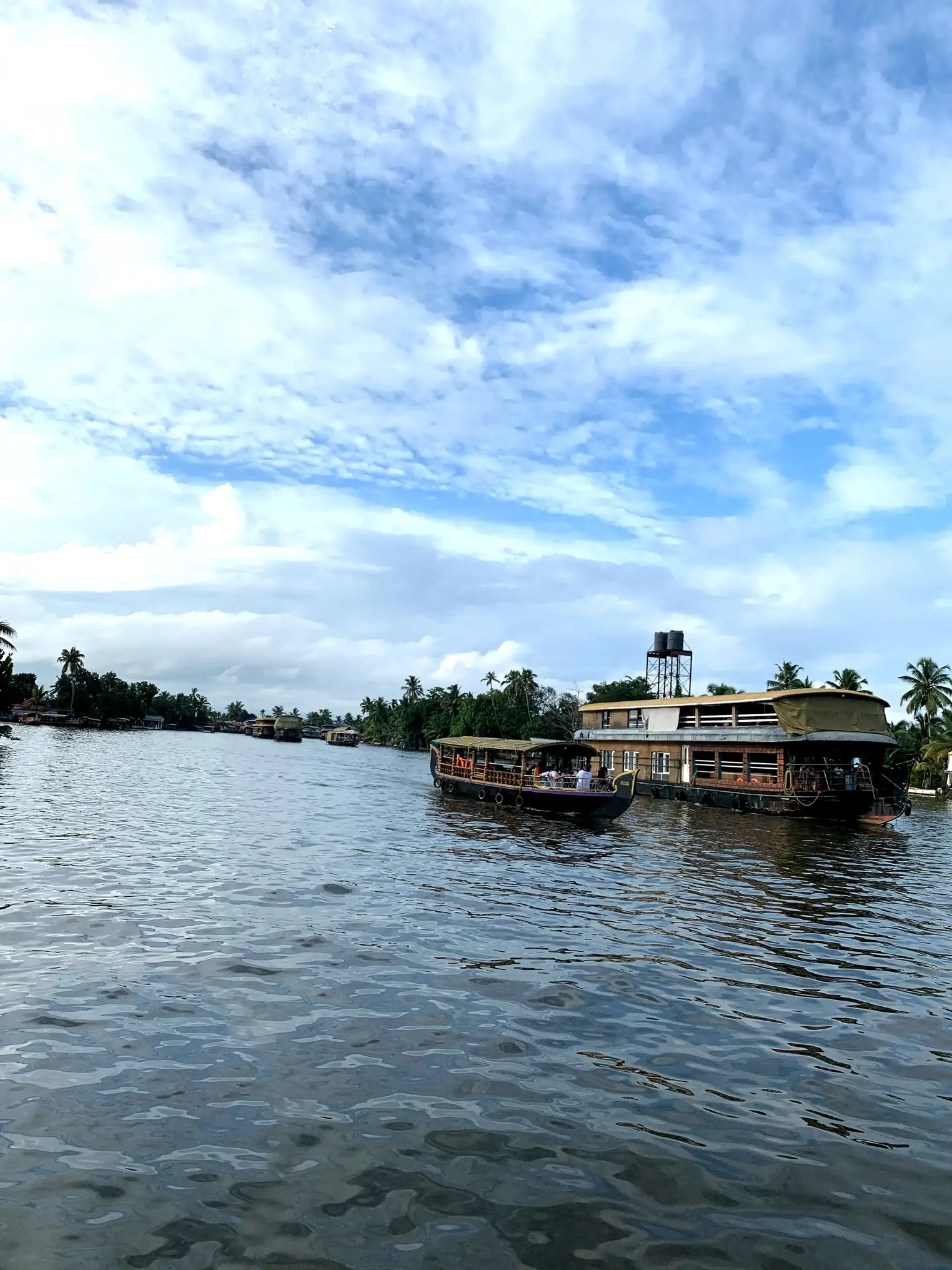 Erleben Sie das kulturelle Erbe Keralas mit Onam, Kathakali, Kalaripayattu und lokaler Küche inmitten einzigartiger Architektur.